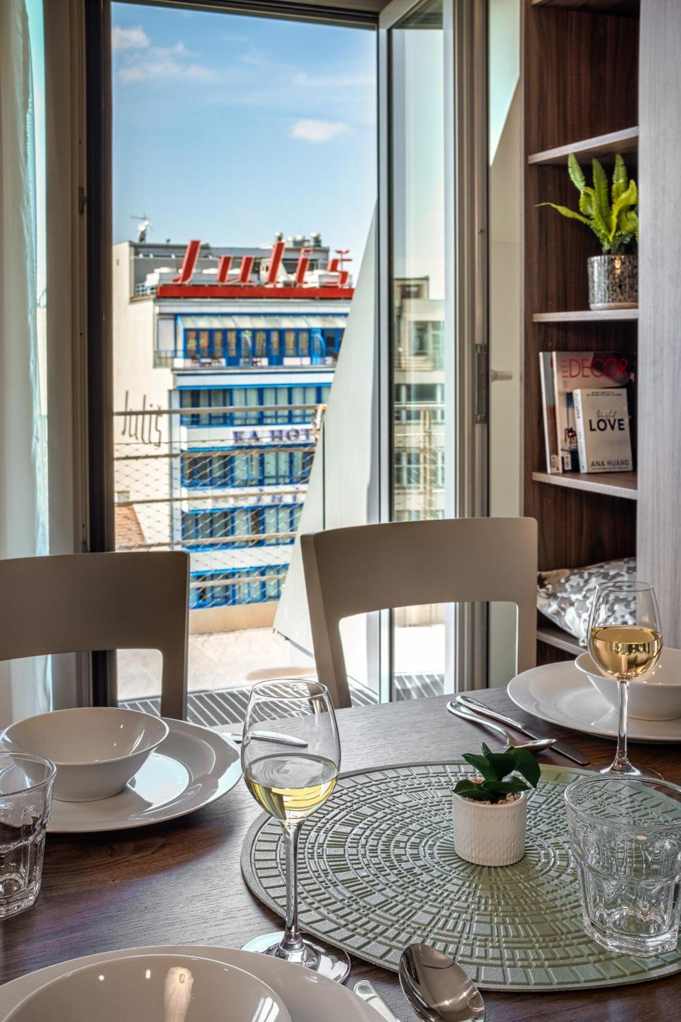 Vn17 Rooftop Suites By Adrez ปราก ภายนอก รูปภาพ